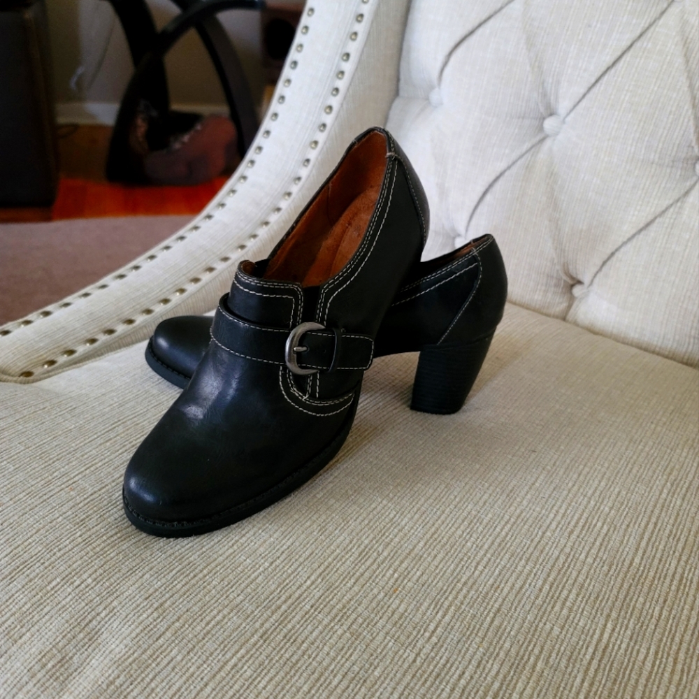 Naturalizer 9m Black booties
